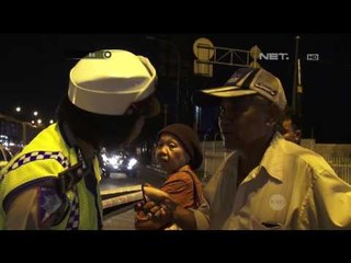 Ketulusan BripdaTiara Menolong Kakek yang Sedang Sakit dan Sendirian - 86