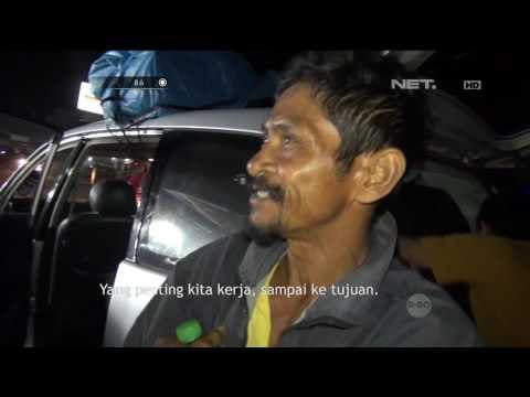 Mobil Tukang Bangunan Melebihi Kapasitas, Polisi Turunkan Muatan - 86