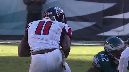 Julio Jones breaks tackle for extra yards