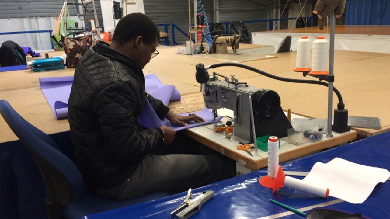 Visite d'un atelier de fabrication de parasols