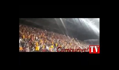 Abdi İpekçi Arena 'İzmir Marşı'yla inledi