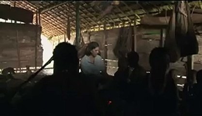 Afrikalı Kabile Gibi Olan Amerikalı Belgesel Yapımsıcı