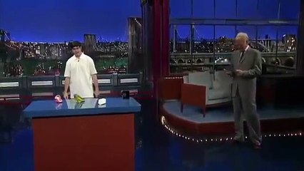 попугая научили играть в дочки матери