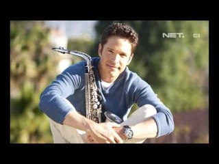 Entertainment News - Pemain saksofon Jazz Amerika mengunjungi rumah sakit anak