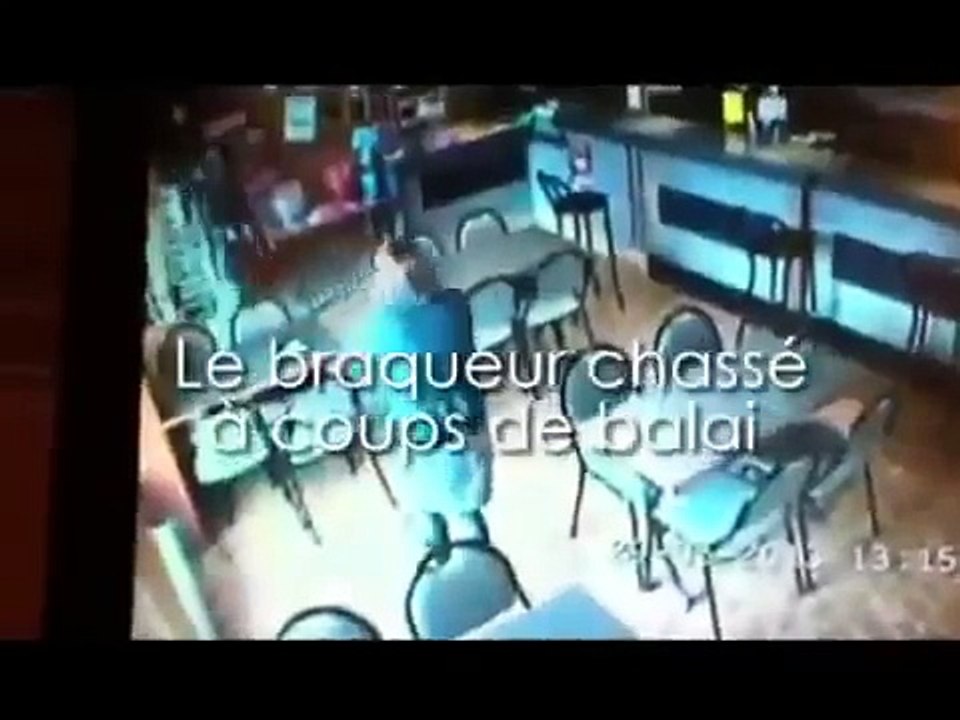 На бандита со шваброй!