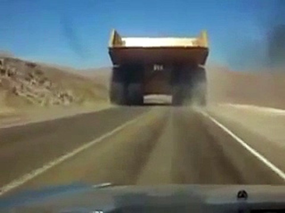 Yola Sığmayan Dev Kamyon