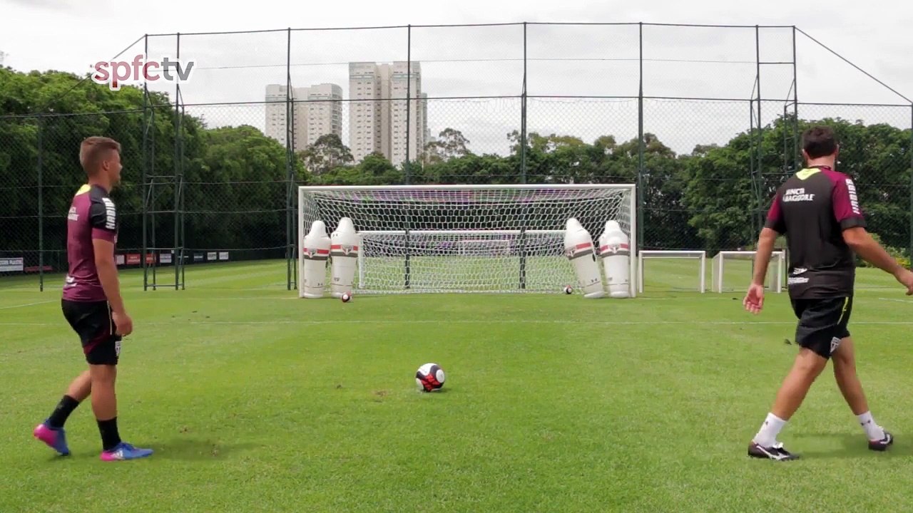 Disputa De Falta,Rogerio Ceni VS Lucas Fernandes - Muito dahora