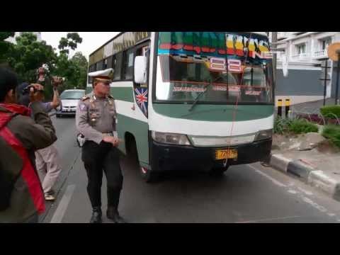 NET24 - 25 November perdana diberlakukan denda tilang bagi penerobos jalur bus Transjakarta