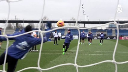Flying-saves-at-Ciudad-Real-Madrid -フライングセーブ・ア・シウダッド・レアル・マドリード