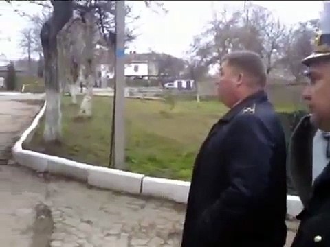 Смотри как украинские офицеры Севастополь недопустили вывоз оружия с учебного отряда ВМС Украины