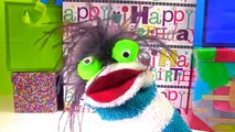 Fizzy Opens Birthday Presents, Takes a Bath & Gets a New Look | Fizzy Toy Show