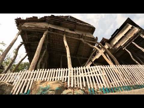 NET17 - Rumah di kampung Bitombang Kepulauan Selayar ditopang kayu setinggi 12 meter