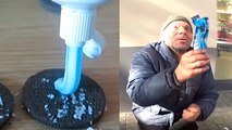 Youtuber troca recheio de bolacha por pasta de dentes e dá para mendigo faminto comer