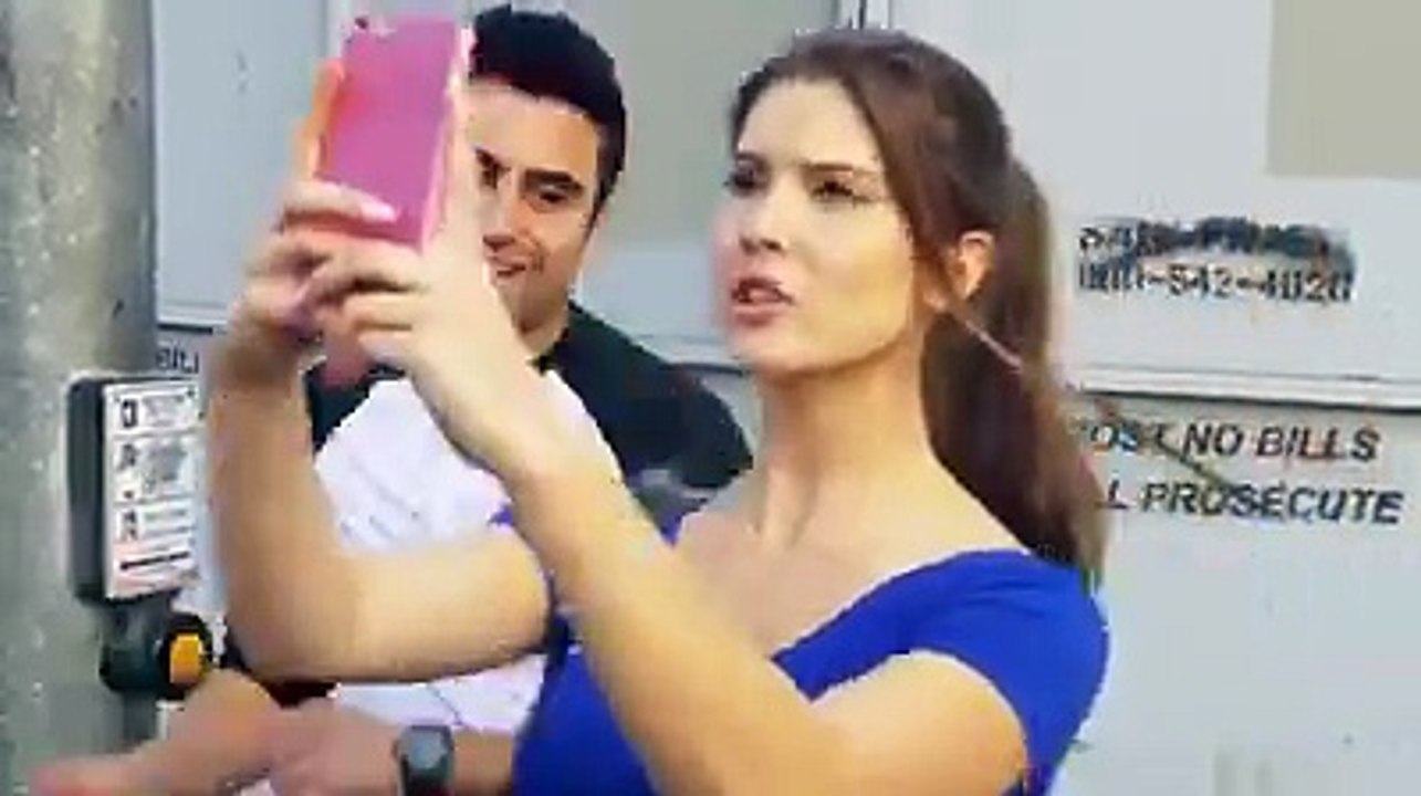 Girl Over Acuanted With Mobile
