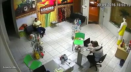 MARGINAL FOI ASSALTAR LOJA E SE DEU MUITO MAL