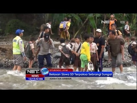 NET12 - Jembatan Ambrol di Situbondo Siswa Terpaksa Seberangi Sungai