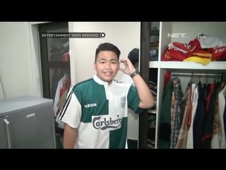 Kiki CJR memperlihatkan koleksi Jersey Liverpool miliknya
