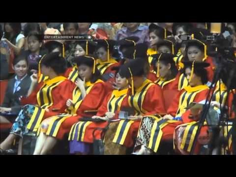 Dian Sastro lulus s2