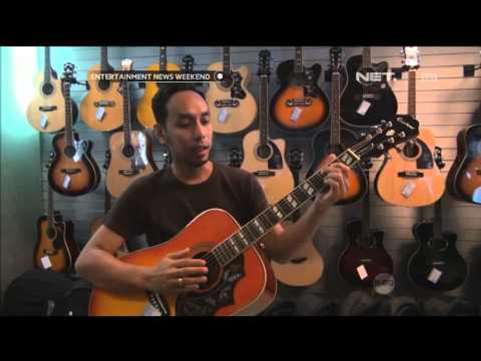 Pongki Barata membeli gitar untuk fans