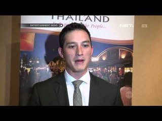 Mike Lewis jadi model di Thailand