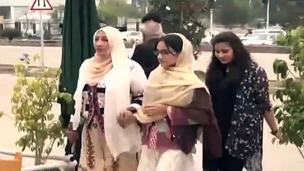 Sheikh Rasheed's Hilariously Talking About Students Outside Of National Assembly