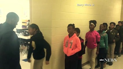 Un prof s'amuse a checker chacun de ses élèves