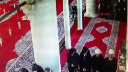 Camideki Ayakkabı Hırsızı Kamerada\t