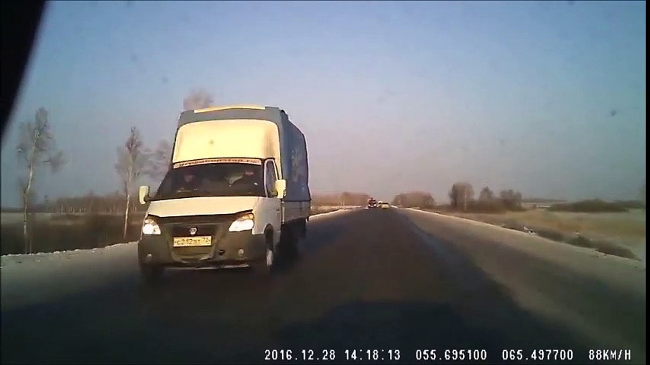 This Car driver has amazing driving skills