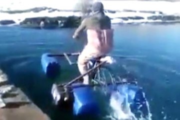 İlkinde Gülümsettiler, İkincisinde Su Üzerinde Bisiklet Sürmeyi Başardılar