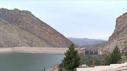 بحيرة سد دربنديخان بالسليمانية تواجه مخاطر جمة