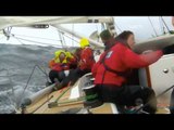 NET12 - Seorang peserta lomba balap kapal layar terjatuh di Samudera Pasifik ditengah lomba