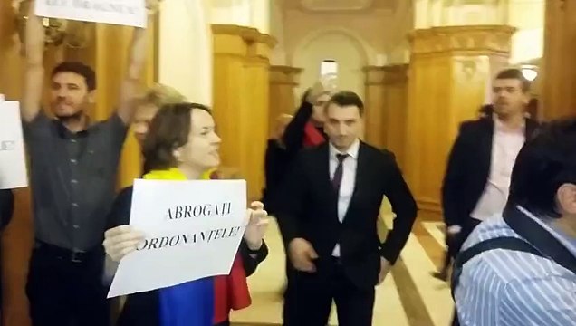 Liderul PSD, Liviu Dragnea, A CEDAT NERVOS si i-a spus unui parlamentar „FAC SI PE MA-TA”. PRIVESTE!