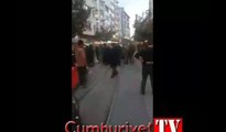 Kadıköy'de 'Hayır' bildirisi dağıtanlara polis müdahalesi: 1 gözaltı