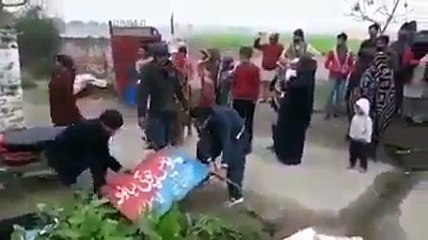 Police walon ne larki ka reab krdia