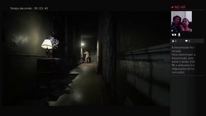 Minha namorada passando perrengue RE7 (2)