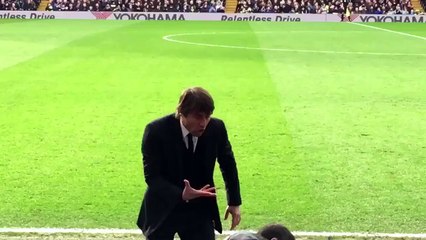 CONTE angry at coach after Arsenal have a free header on goal from a set-piece captured on the stand