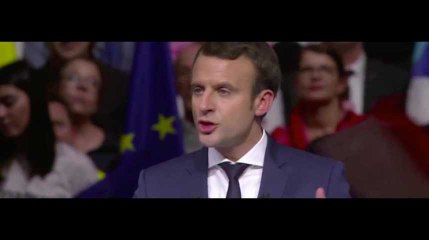 Macron sur Fillon : "Ne parlons pas de 'complot', donnons de la transparence"