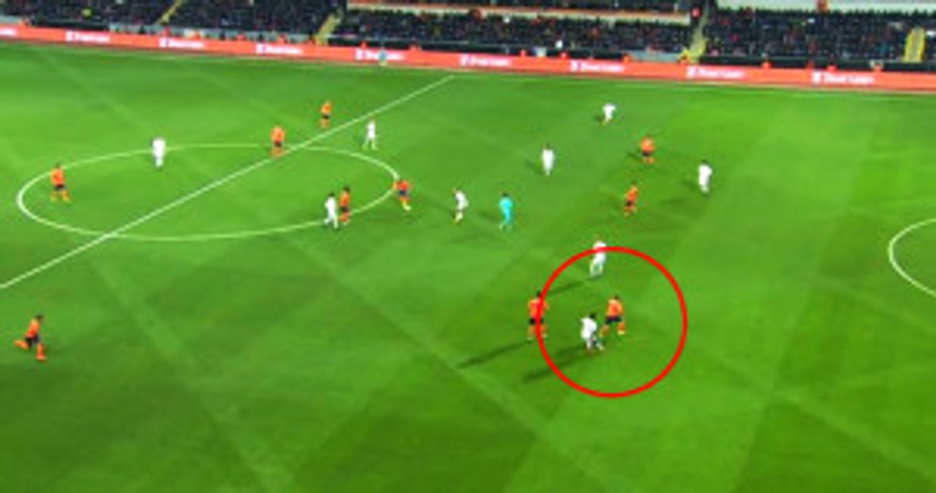 Hakem Oyunu Devam Ettirdi, Galatasaray Ofsayttan Gol Yedi