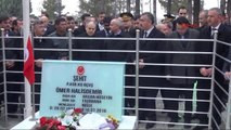 Niğde Bakan Kılıç, Ömer Halisdemir'in Mezarını Ziyaret Etti