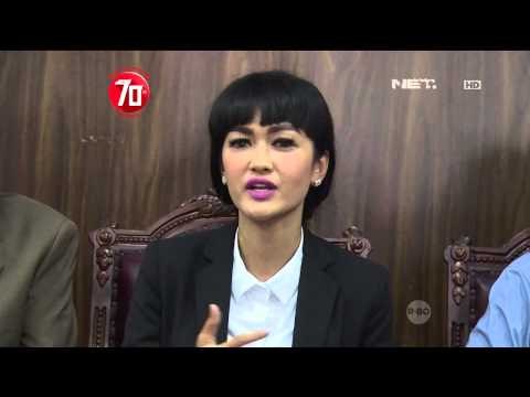 Julia Perez Lulus Sidang Skripsi