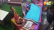 chori pakadi gai - women thief caught red handed in garments shop