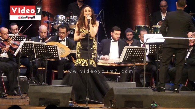 أنغام تغنى حتة ناقصة لايف