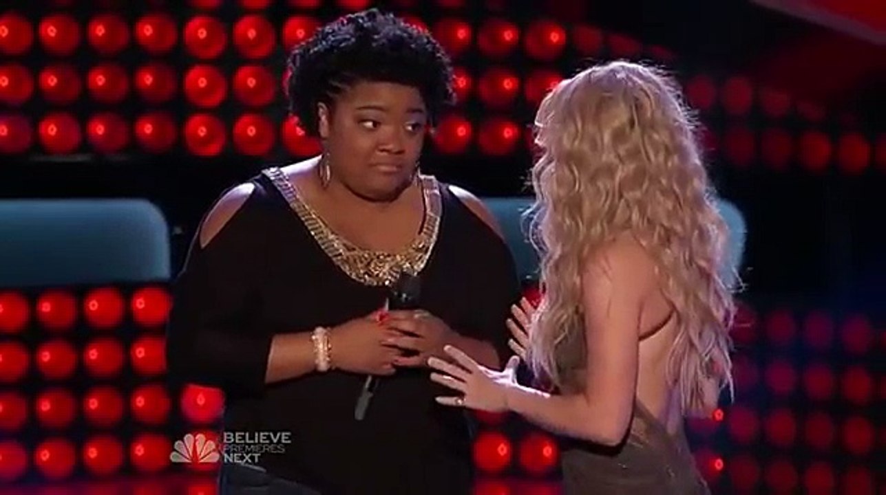 usher and adam levine checking out shakira's ass at the voice blinds