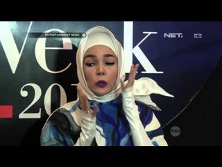 Скачать видео: Dewi Sandra dan Andien Lebih Percaya Diri Merias Wajah Sendiri