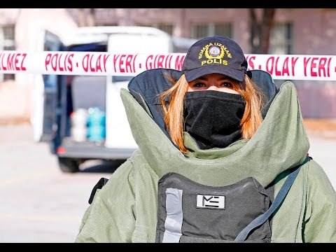Kadın bomba imha uzmanının ağır yükü