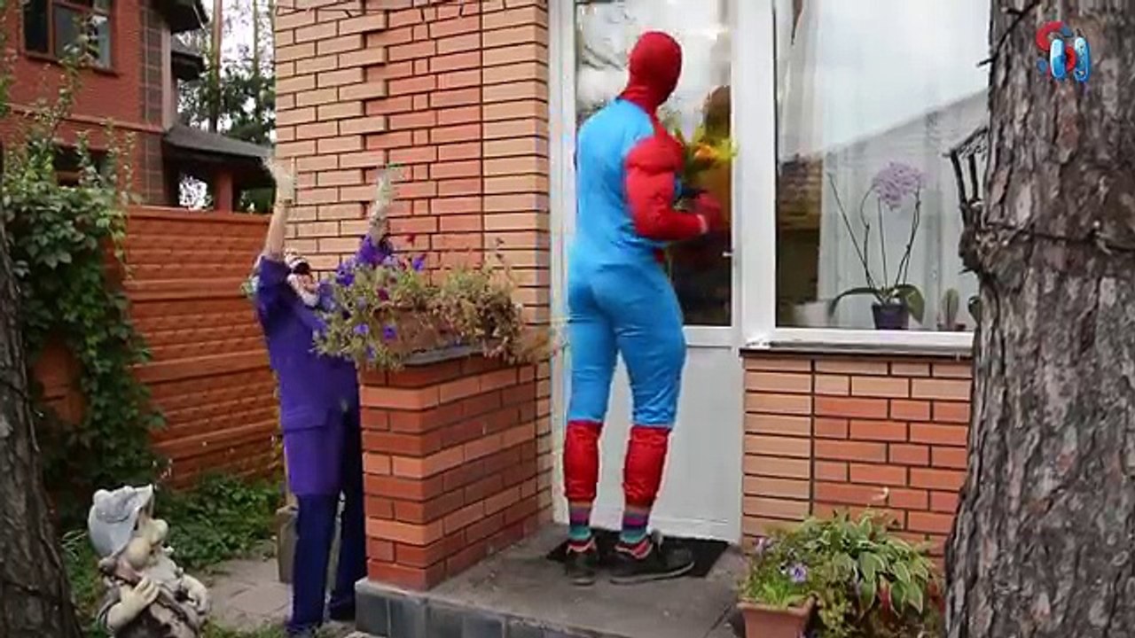 Frozen Elsa & Spiderman and Joker - Coca-cola??? - Superhero Live