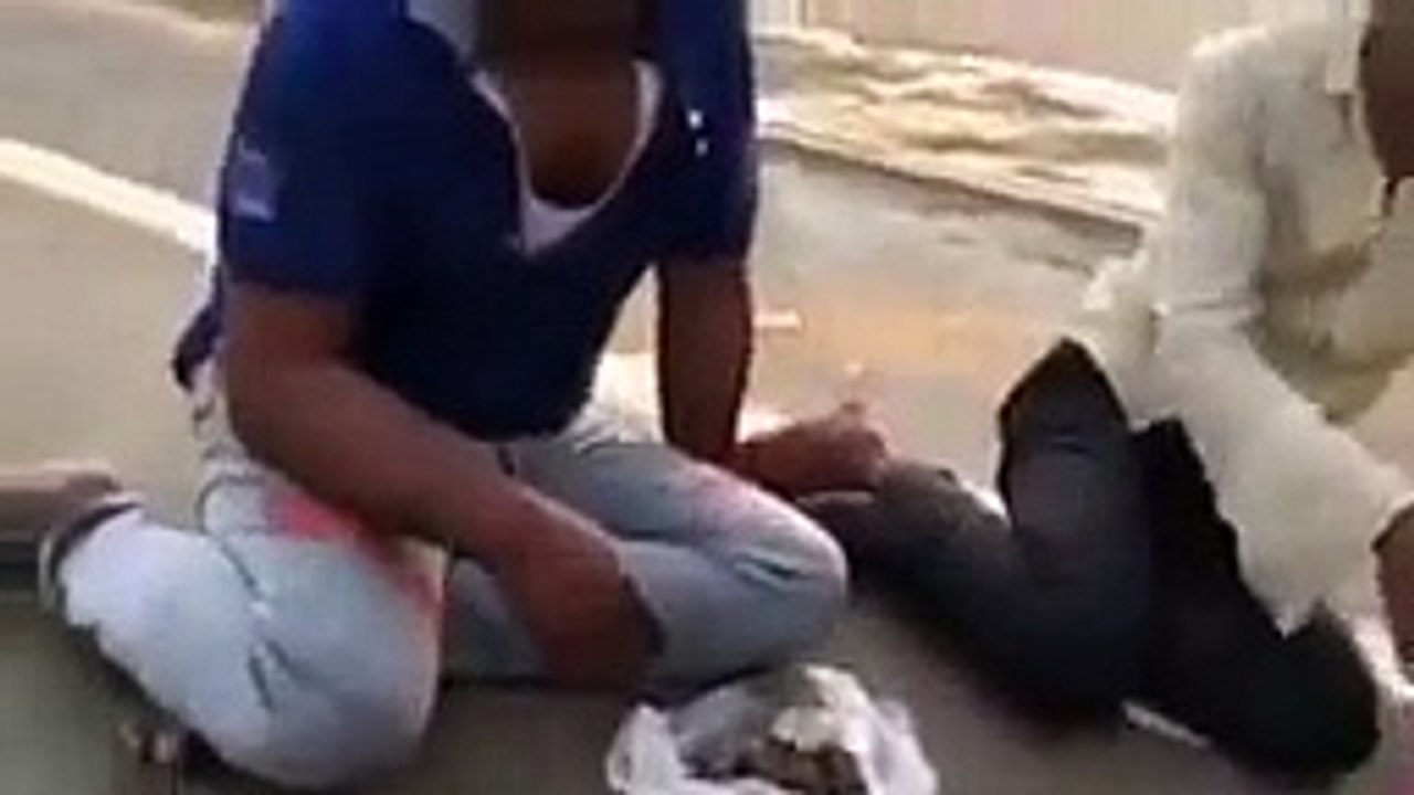 یہ ہماری بزدلی ہے کہ آج ہندو مسلمانوں کو گوبر اور پیشاب کھلا رہے ہیں۔ رونا آتا ہے یہ سب کچھ دیکھ کر۔