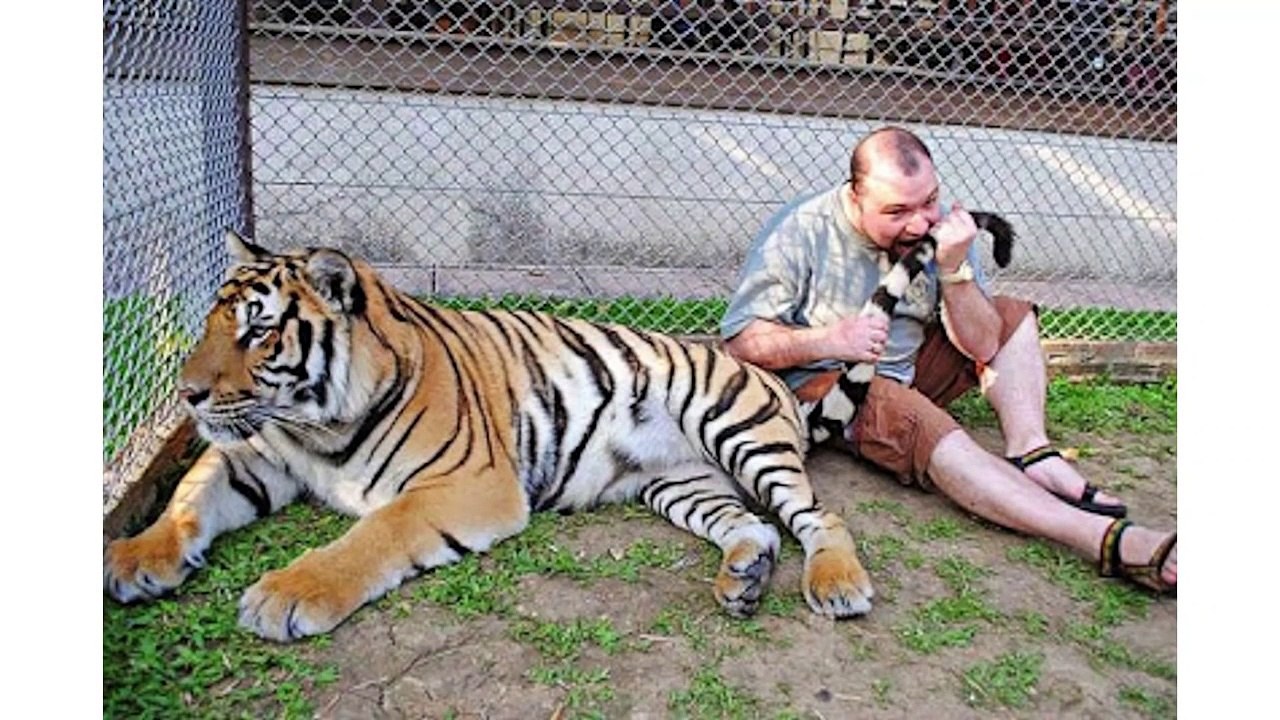 30 People Who Died Taking Selfies - Photos Just Before Death