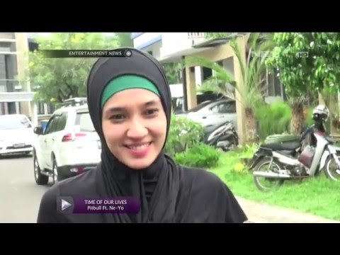 Dhini Aminarti Terharu Ketika Memutuskan Berhijab