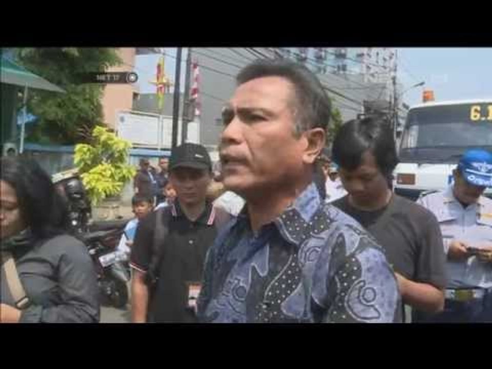 Kendaraan Oknum Polisi Diderek Petugas Pada Razia Parkir Liar -NET17